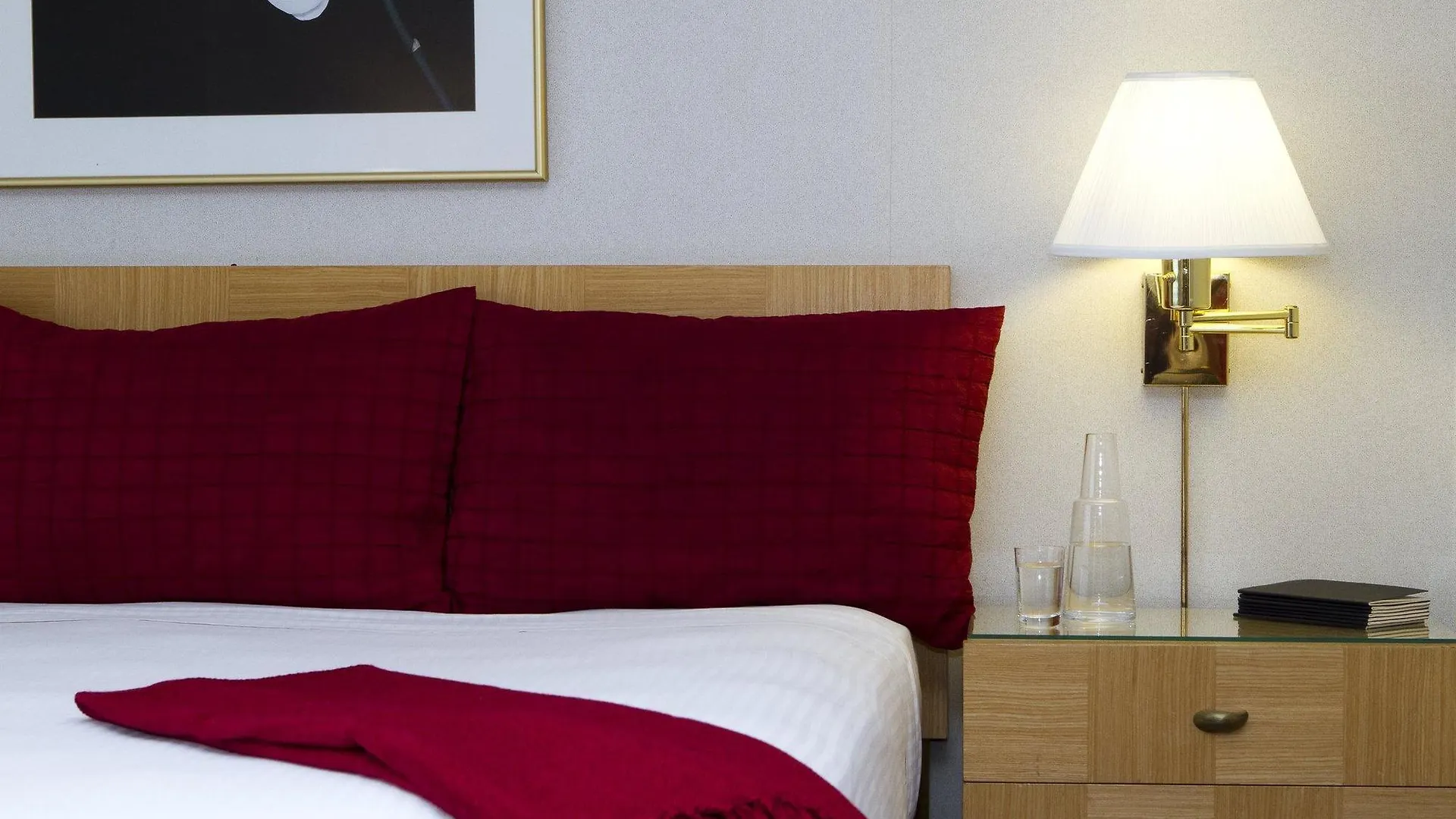 Eastgate Tower Hotel New York