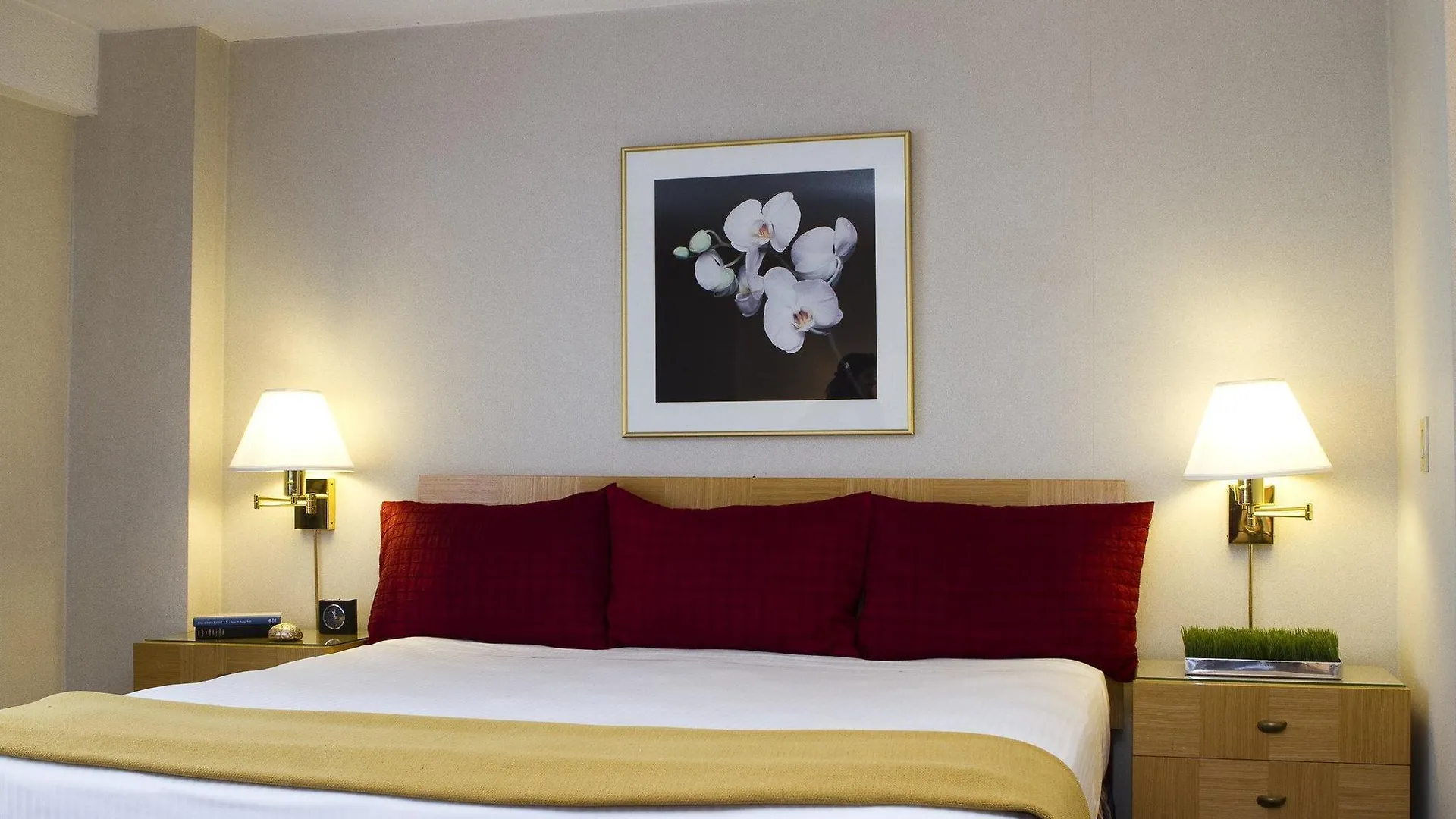 Eastgate Tower Hotel New York