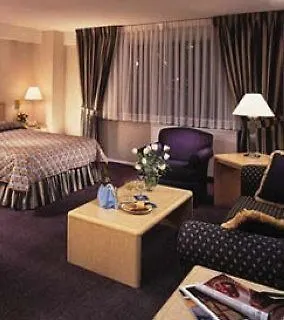 Eastgate Tower Hotel New York