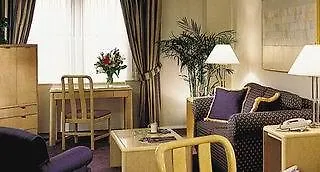 Eastgate Tower Hotel New York 3*,